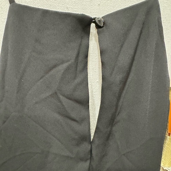 BANANA REPUBLIC BLACK CAMI - Picture 3 of 7